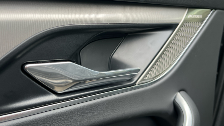 Jaguar F-Pace 3.0 D300 R-Dynamic SE Black 90th Anniv 5dr Auto Diesel Estate